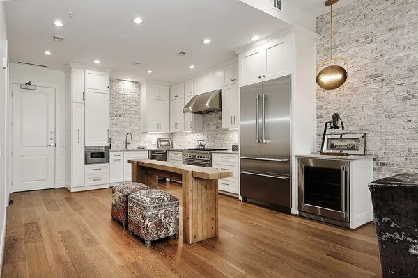 $1,375,000 | 3 Waterway Court, Unit 4D, The Woodlands, TX 77380