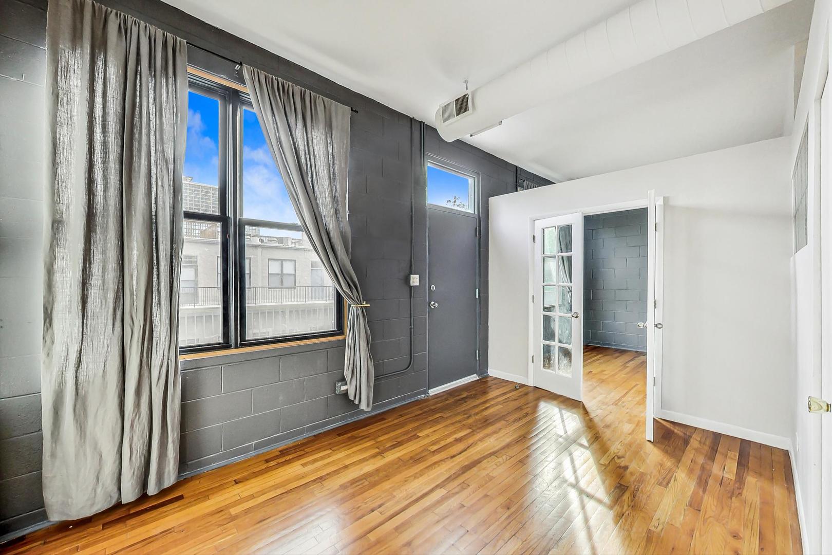 400 North Racine Avenue, Unit 217 Chicago, IL 60642 - Photo 8 of 29 a bedroom with a bed and a window