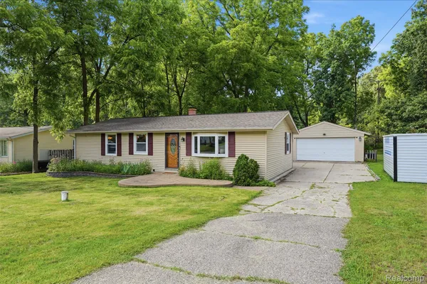 $245,000 | 608 Snyder Road, Highland, MI 48357