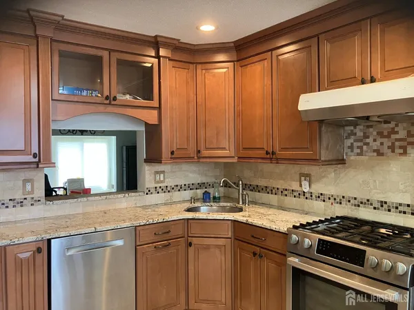 $539,000 | 293 Bromley Place, East Brunswick, NJ 08816