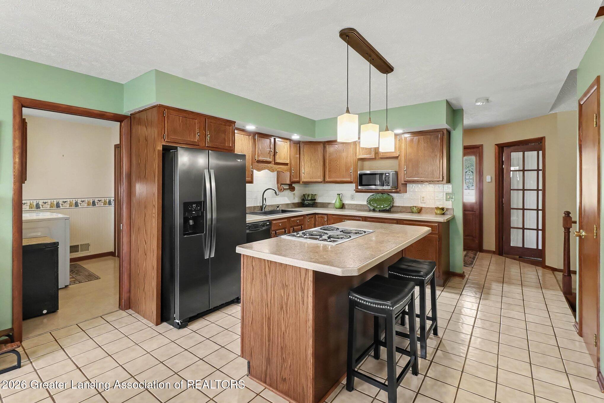1404 Riley Ridge Drive Lansing, MI 48917 - Photo 8 of 29 013_file_4086