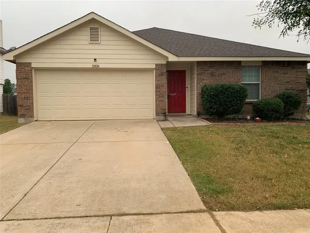 $1,950 | 12820 Kingsgate Drive, Rhome, TX 76078
