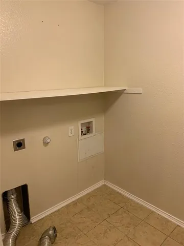 a view of utility room