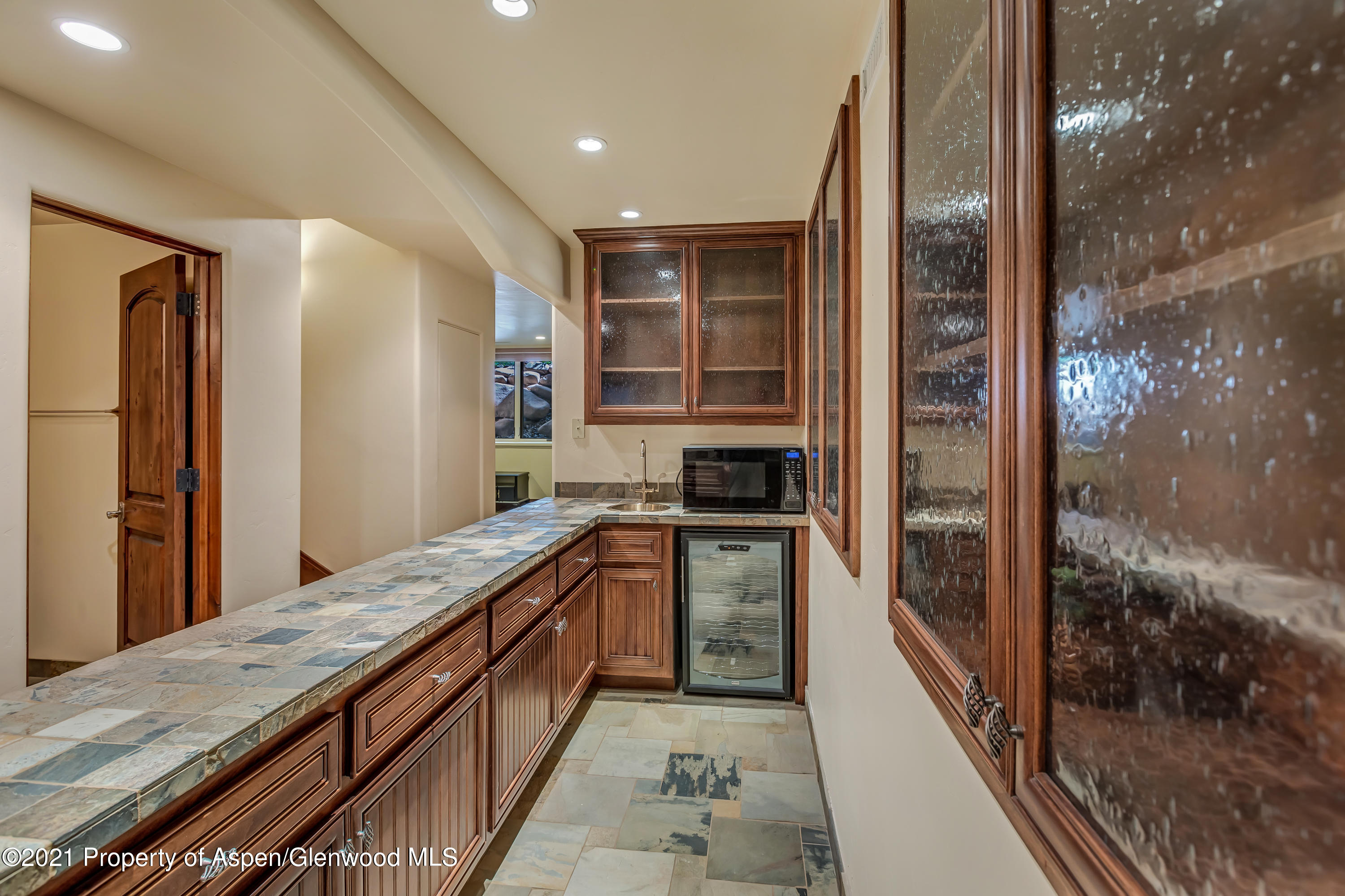 93 Saddleback Road Carbondale, CO 81623 - Photo 32 of 39 Wet bar