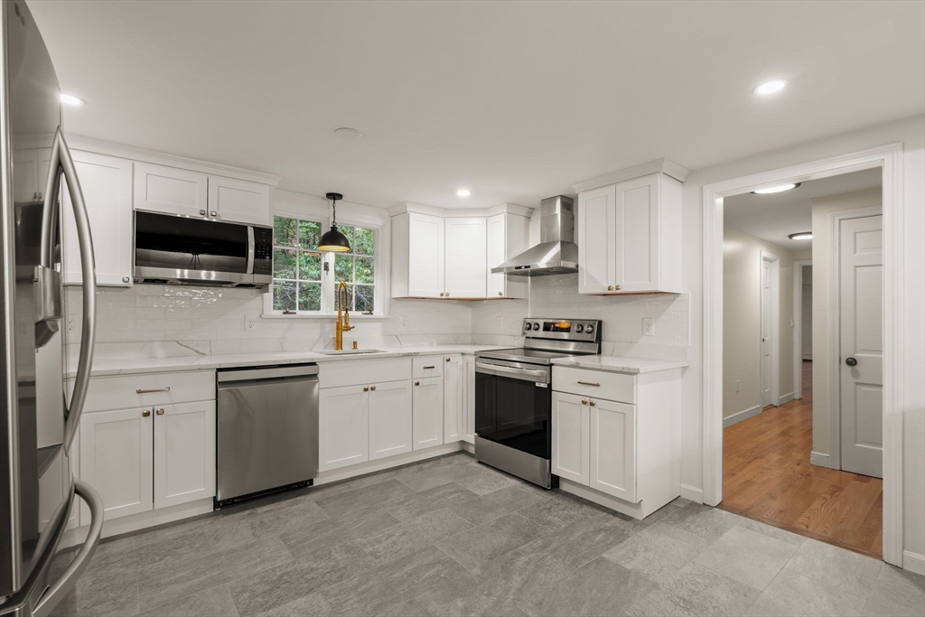 123 Dutton Road Sudbury, MA 01776 - Photo 4 of 41