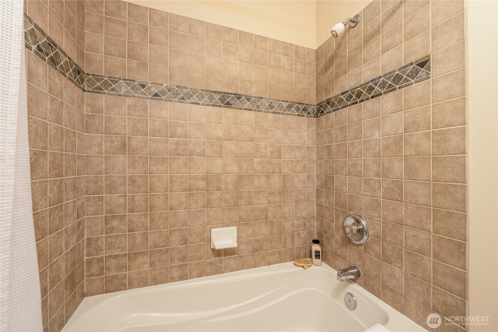 8517 Stone Avenue North, Unit B Seattle, WA 98103 - Photo 19 of 24