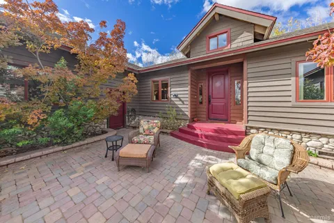 $1,150,000 | 355 River Ranch Road, Markleeville, CA 96120