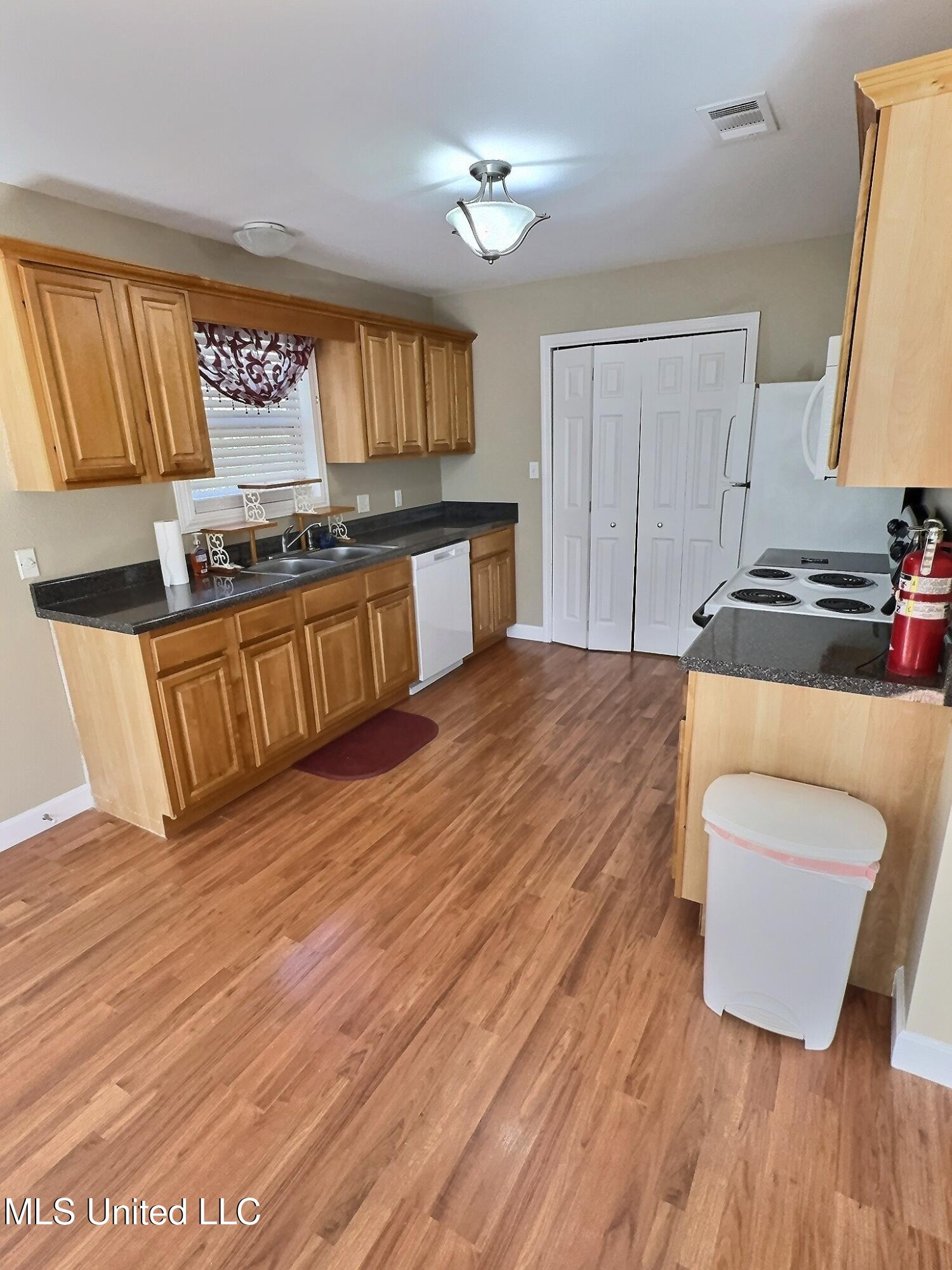 617 Roy Street Biloxi, MS 39530 - Photo 7 of 21 exposio_133565655