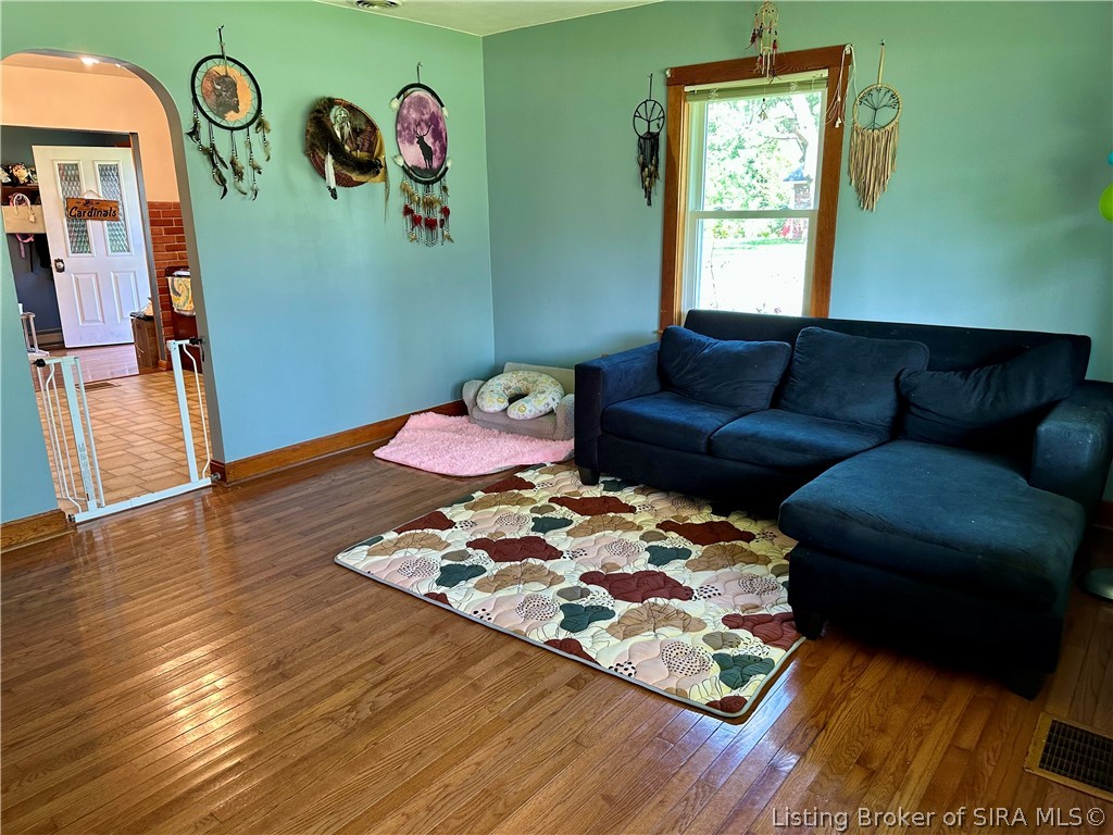 230 Hendricks Street Madison, IN 47250 - Photo 6 of 17 Living Room