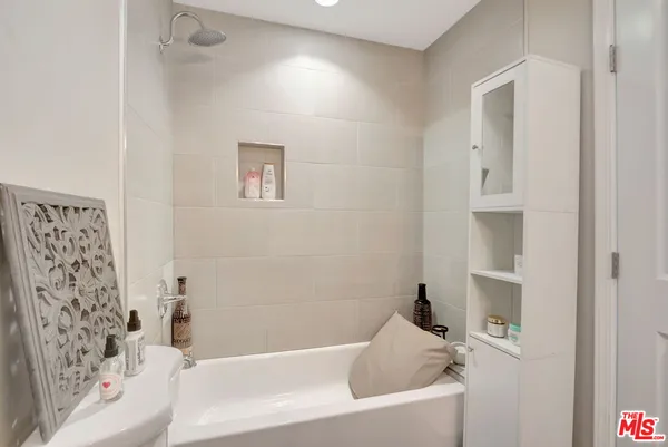 $13,750 | 4952 Placidia Avenue, Toluca Lake, CA 91601