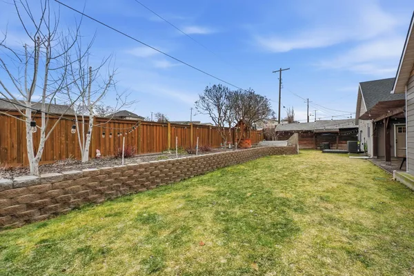 $489,900 | 413 Northwest Dellah Avenue, Wilbur, WA 99185