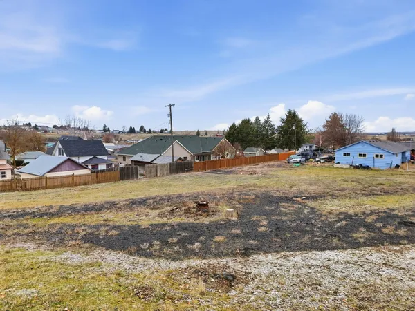 $489,900 | 413 Northwest Dellah Avenue, Wilbur, WA 99185