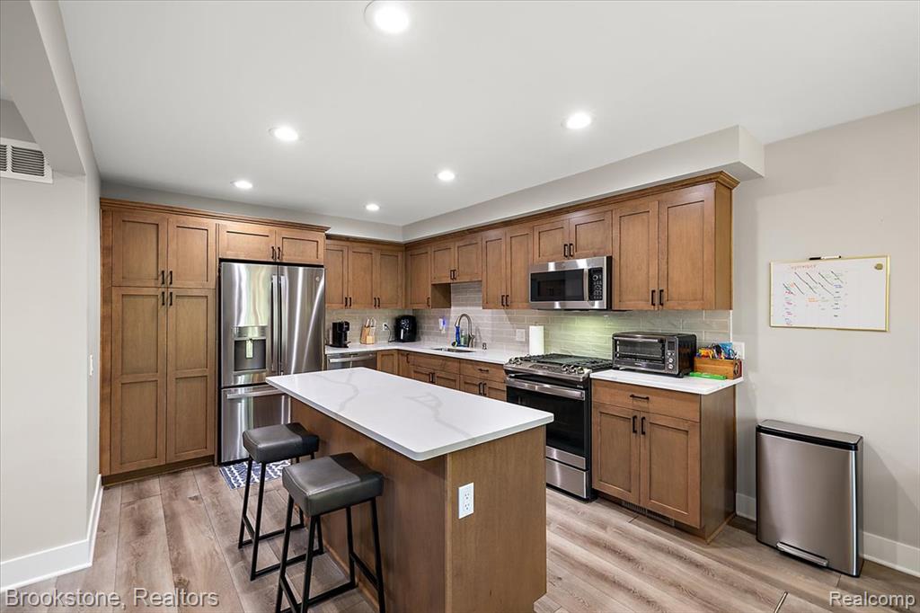 525 Oxford Court Rochester Hills, MI 48307 - Photo 21 of 49