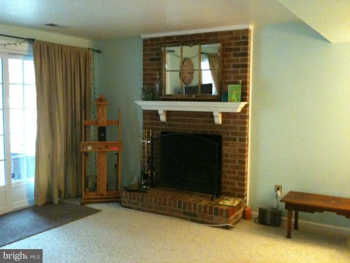 1567 Autumn Ridge Circle Reston, VA 20194 - Photo 1 of 22 Family Room