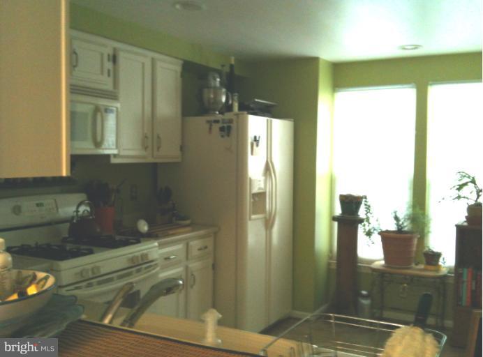 1567 Autumn Ridge Circle Reston, VA 20194 - Photo 2 of 22 Kitchen