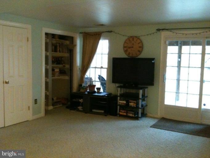 1567 Autumn Ridge Circle Reston, VA 20194 - Photo 14 of 22 Family Room