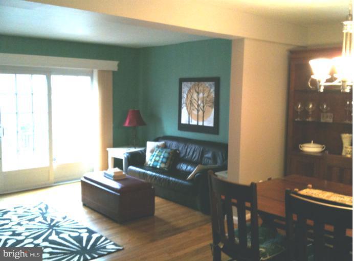 1567 Autumn Ridge Circle Reston, VA 20194 - Photo 17 of 22 Living Room