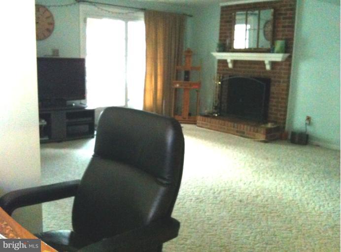 1567 Autumn Ridge Circle Reston, VA 20194 - Photo 20 of 22 Family Room
