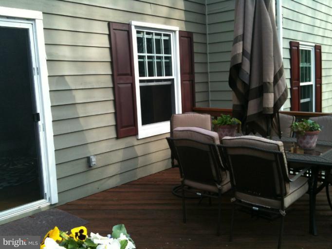 1567 Autumn Ridge Circle Reston, VA 20194 - Photo 21 of 22 Exterior (Rear)