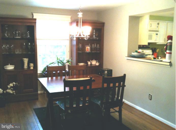 1567 Autumn Ridge Circle Reston, VA 20194 - Photo 7 of 22 Dining Room