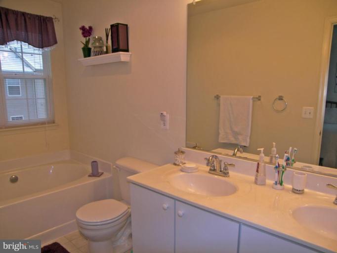 692 Luthardt Road Middle River, MD 21220 - Photo 7 of 16 Master Bath