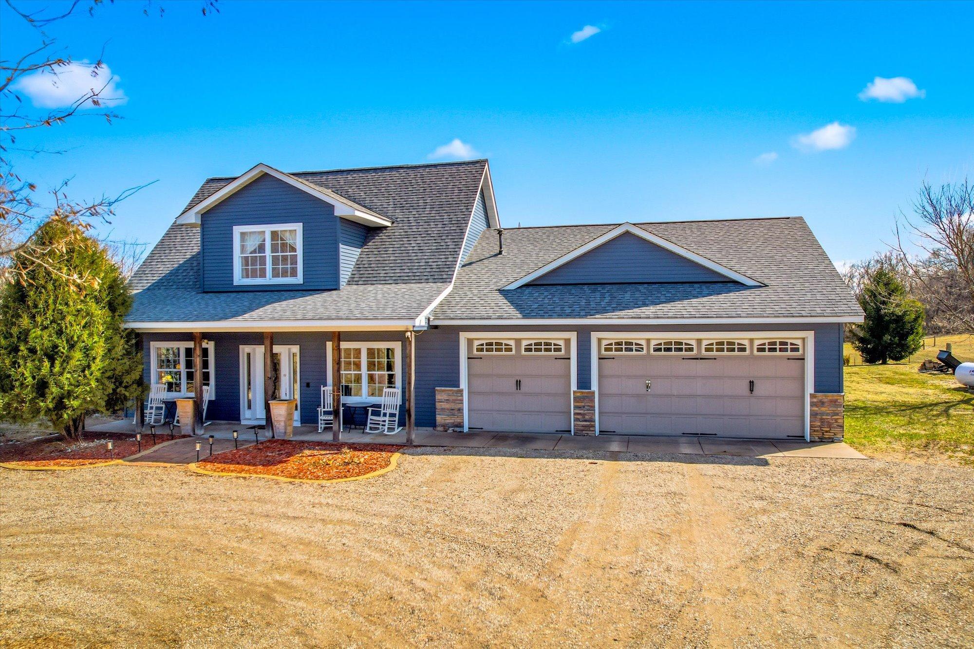 46461 Border Road Cambridge, MN 55008 - Photo 1 of 31