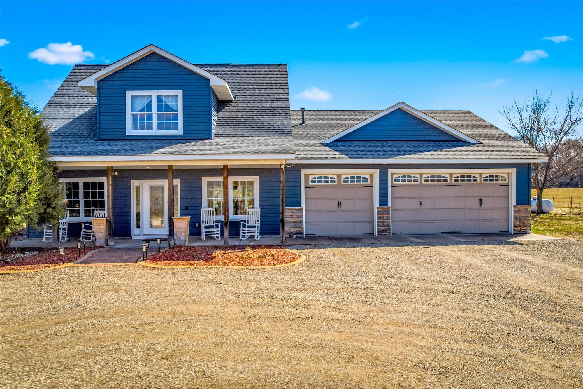 46461 Border Road Cambridge, MN 55008 - Photo 2 of 31
