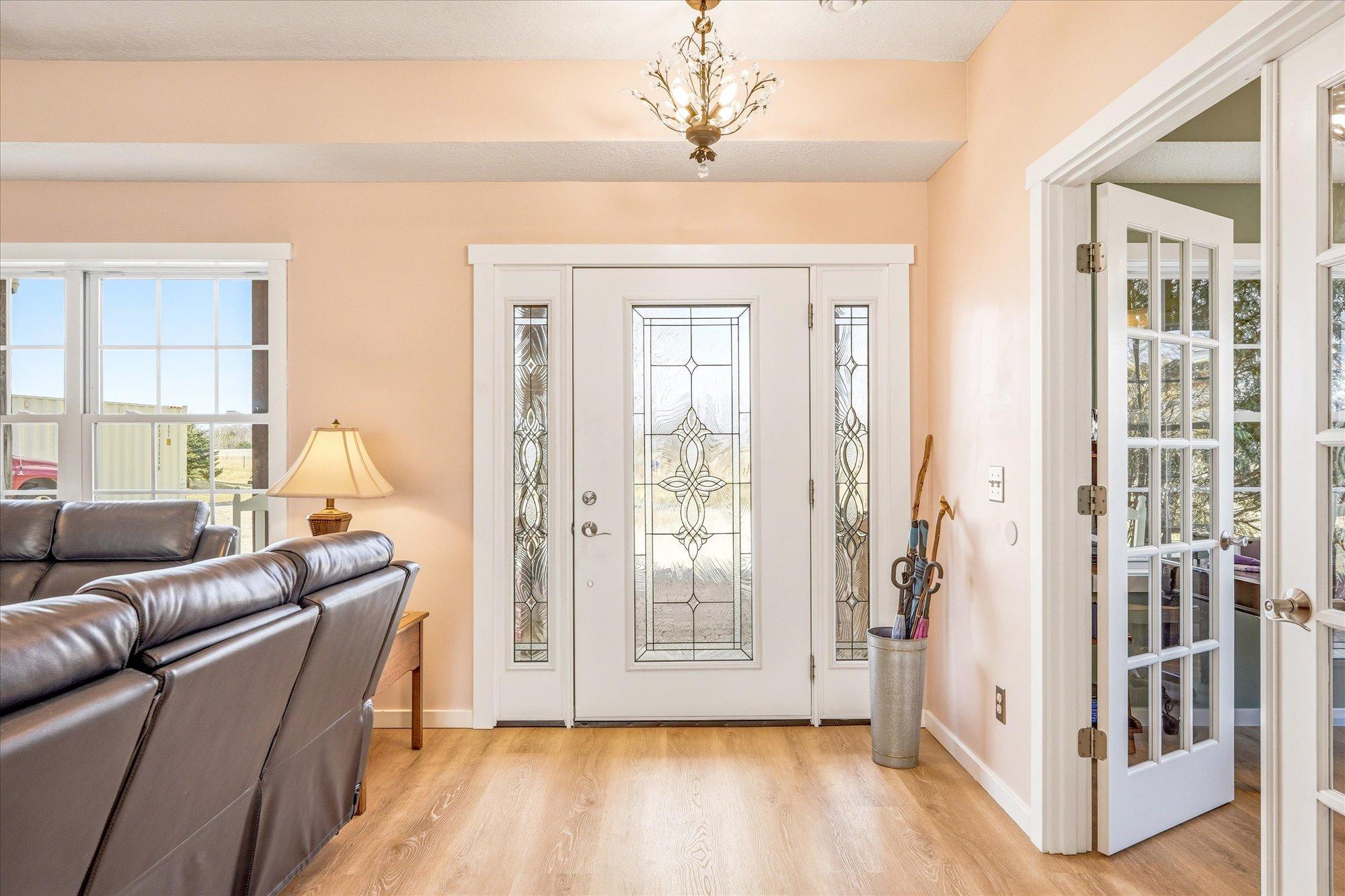 46461 Border Road Cambridge, MN 55008 - Photo 4 of 31