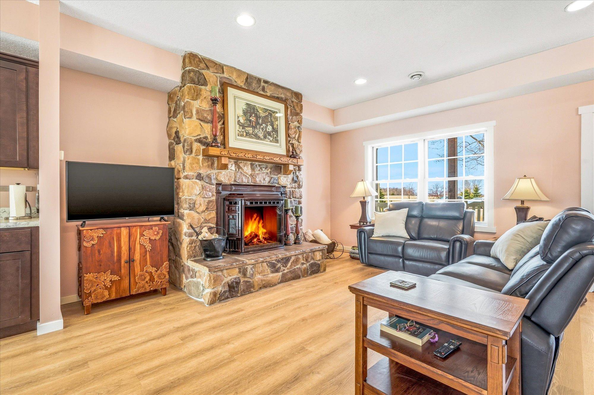 46461 Border Road Cambridge, MN 55008 - Photo 7 of 31
