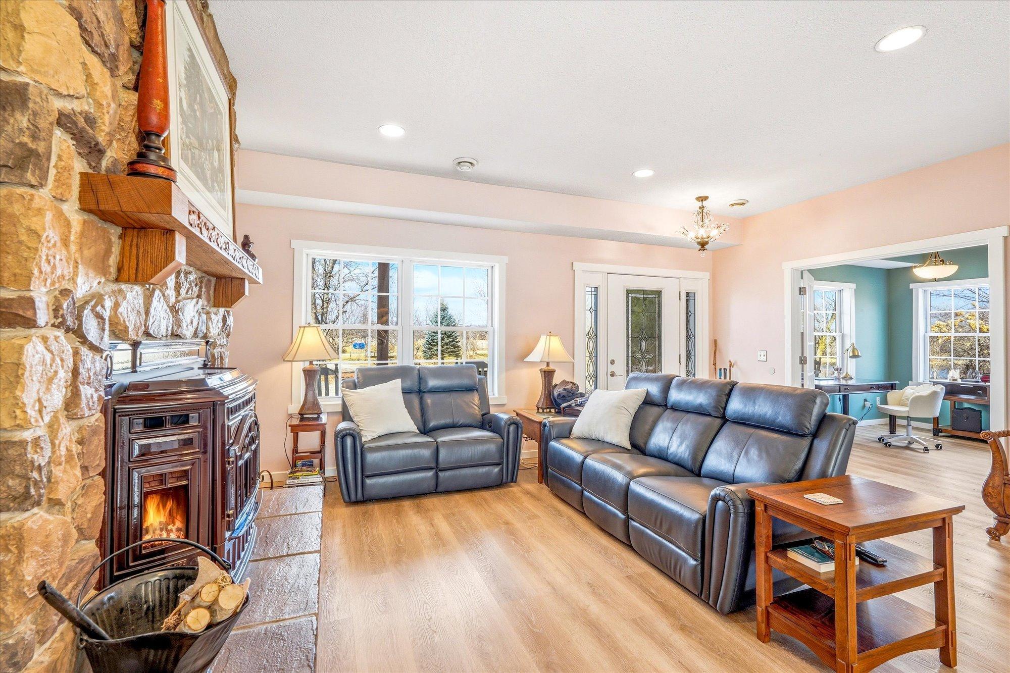 46461 Border Road Cambridge, MN 55008 - Photo 8 of 31