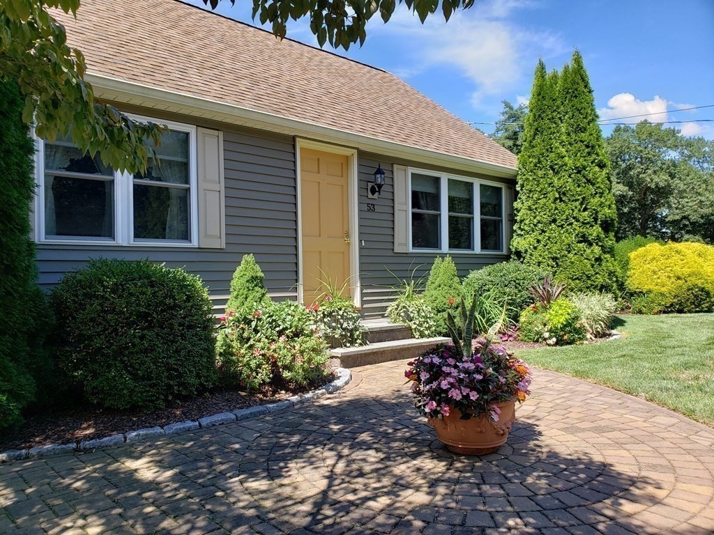 53 Pontoosic Road Westfield, MA 01085 - Photo 4 of 37 Gallery Image 4
