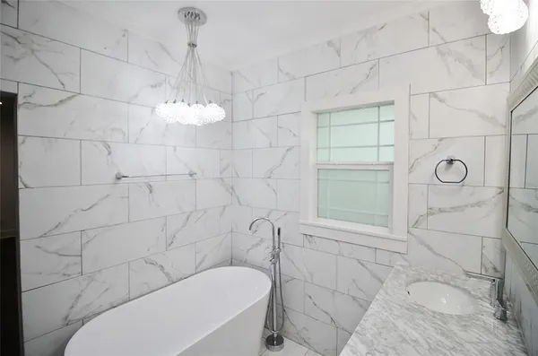 $2,850 | 806 Bryson Street, Waxahachie, TX 75165