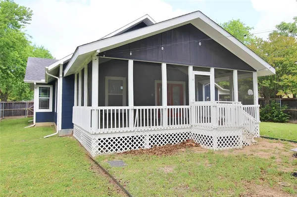 $2,850 | 806 Bryson Street, Waxahachie, TX 75165