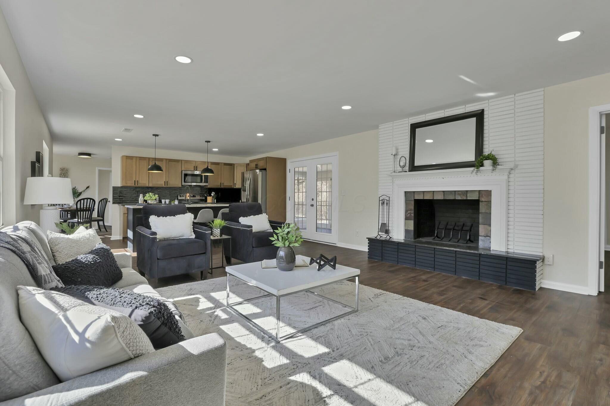 3301 Daglow Road Columbus, OH 43232 - Photo 13 of 60 Open concept!