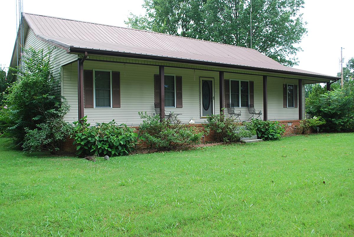 178 Taylor Road Rockvale, TN 37153 - Photo 1 of 25 a view of a house with brick walls and a yard with plants