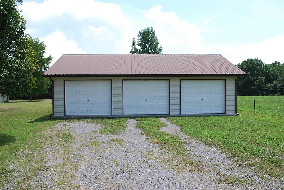 178 Taylor Road Rockvale, TN 37153 - Photo 4 of 25 a backyard of a house