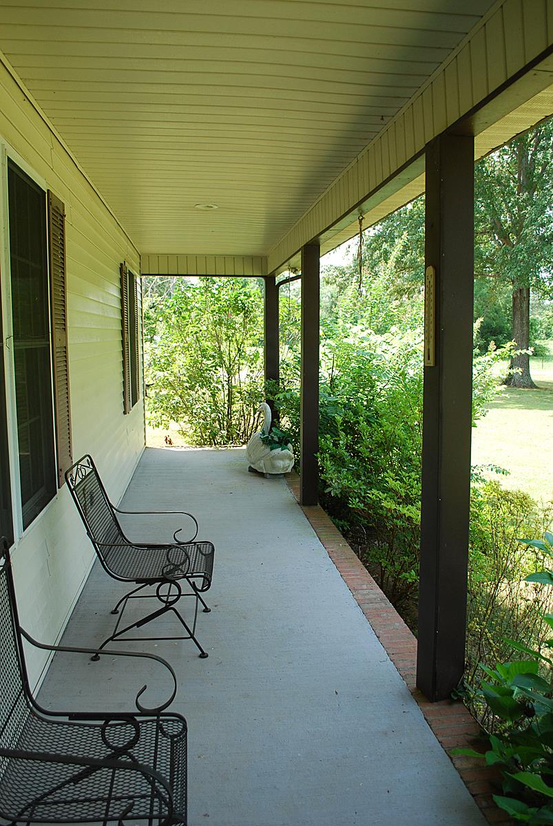 178 Taylor Road Rockvale, TN 37153 - Photo 7 of 25 a room with furniture and windows