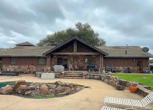 $1,395,000 | 14803 Farm To Market Road 322, Elkhart, TX 75839