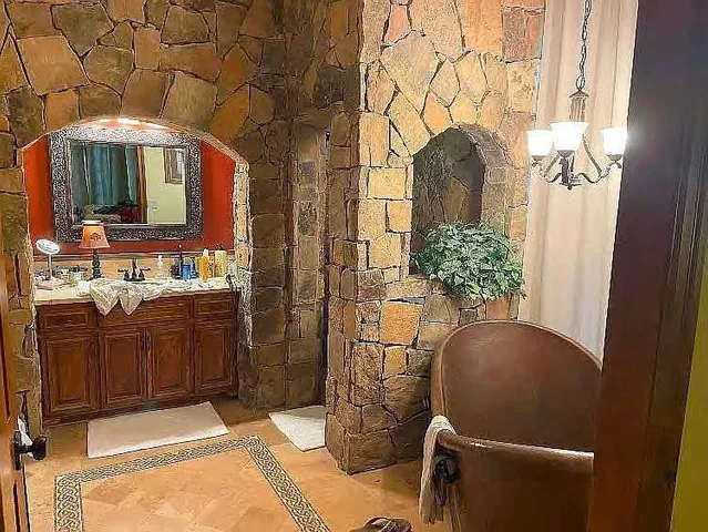 $1,395,000 | 14803 Farm To Market Road 322, Elkhart, TX 75839