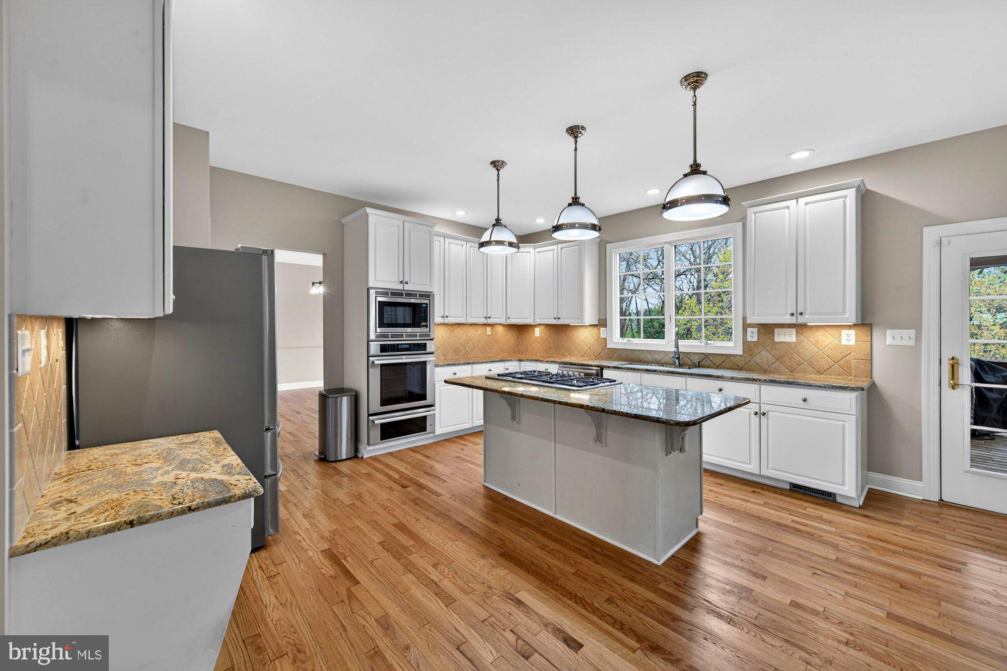 1702 Landon Hill Road Vienna, VA 22182 - Photo 18 of 111