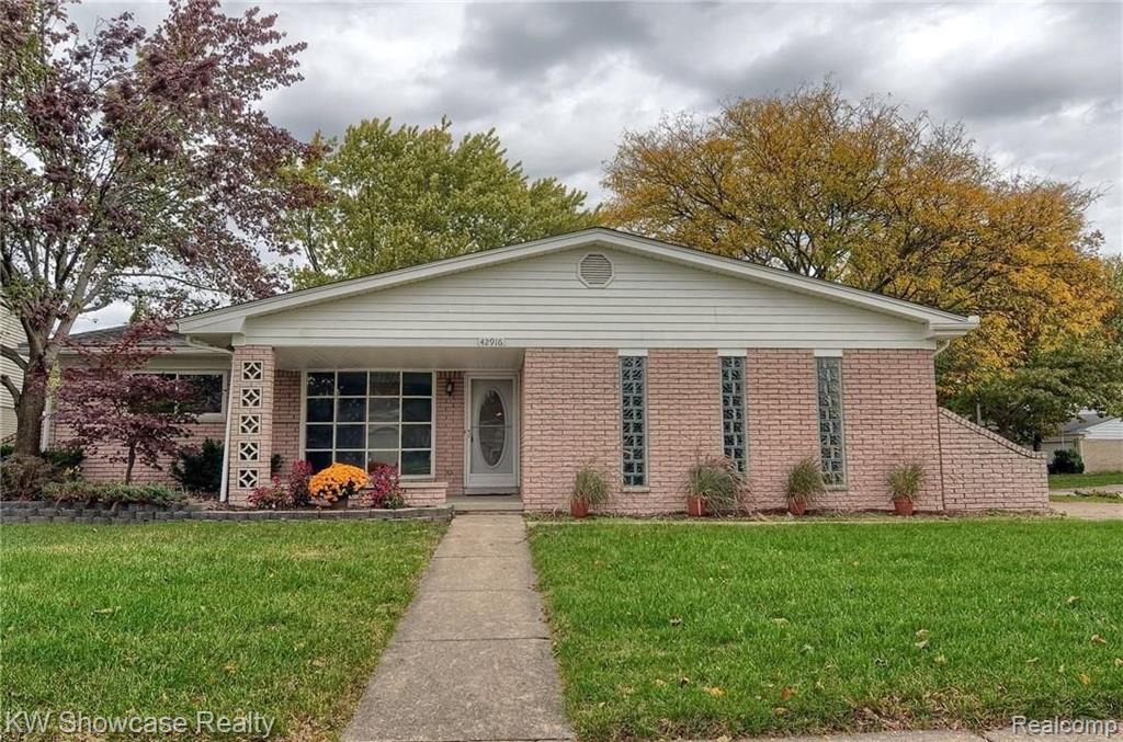 42916 Versailles Road Canton, MI 48187 - Photo 2 of 30
