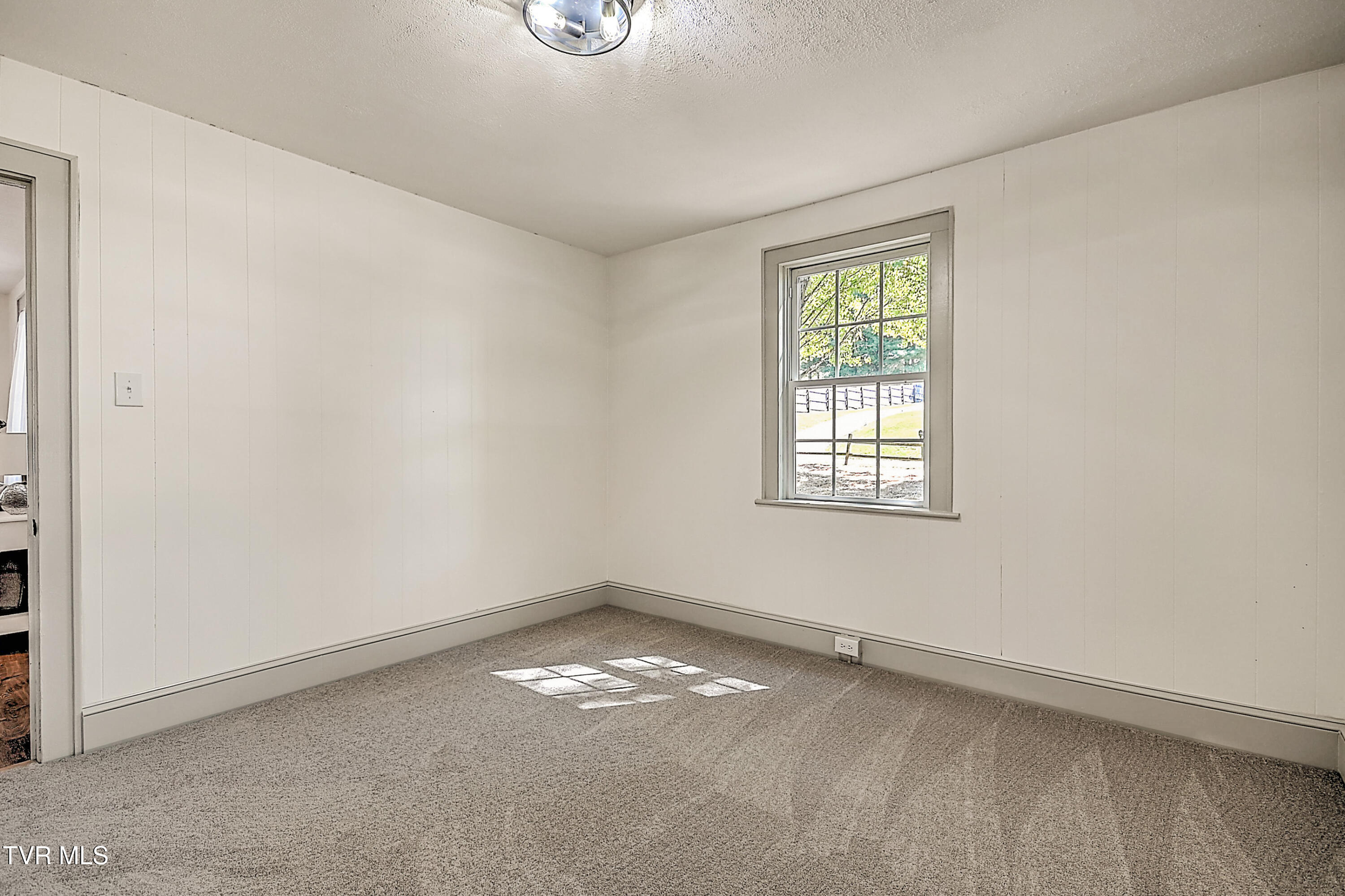 496 Pleasant Grove Road Bluff City, TN 37618 - Photo 12 of 39 496 Pleasant Grove KB-26