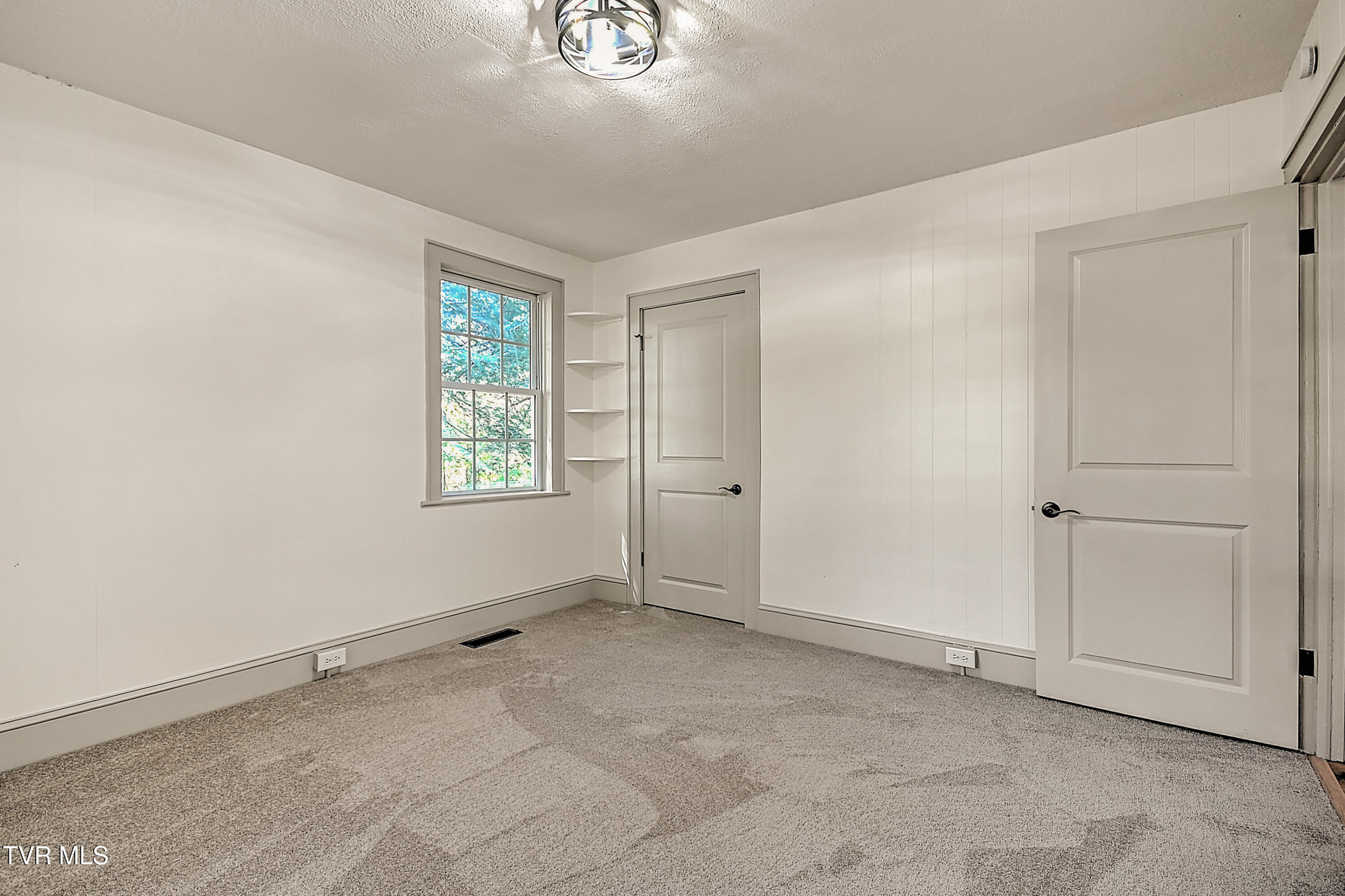 496 Pleasant Grove Road Bluff City, TN 37618 - Photo 13 of 39 496 Pleasant Grove KB-27