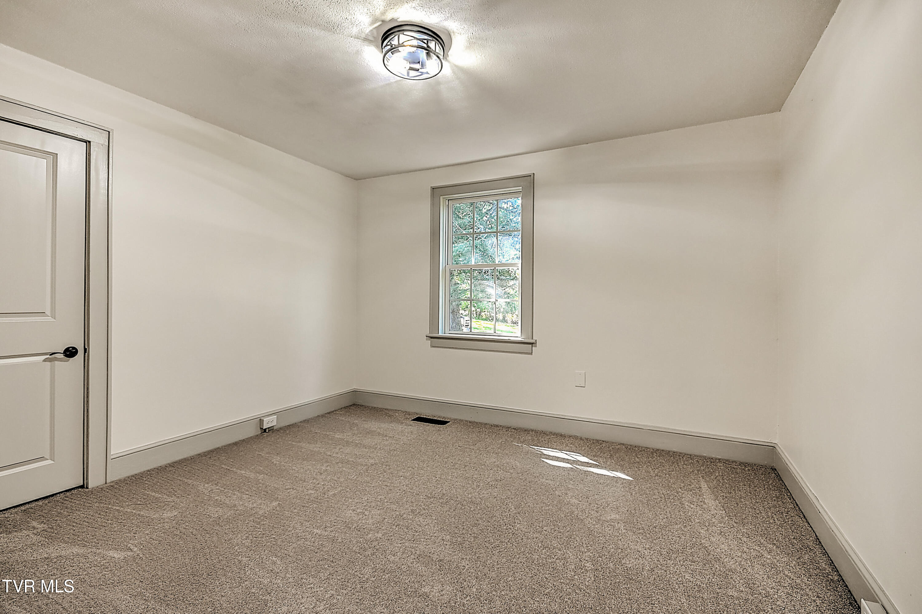 496 Pleasant Grove Road Bluff City, TN 37618 - Photo 14 of 39 496 Pleasant Grove KB-32