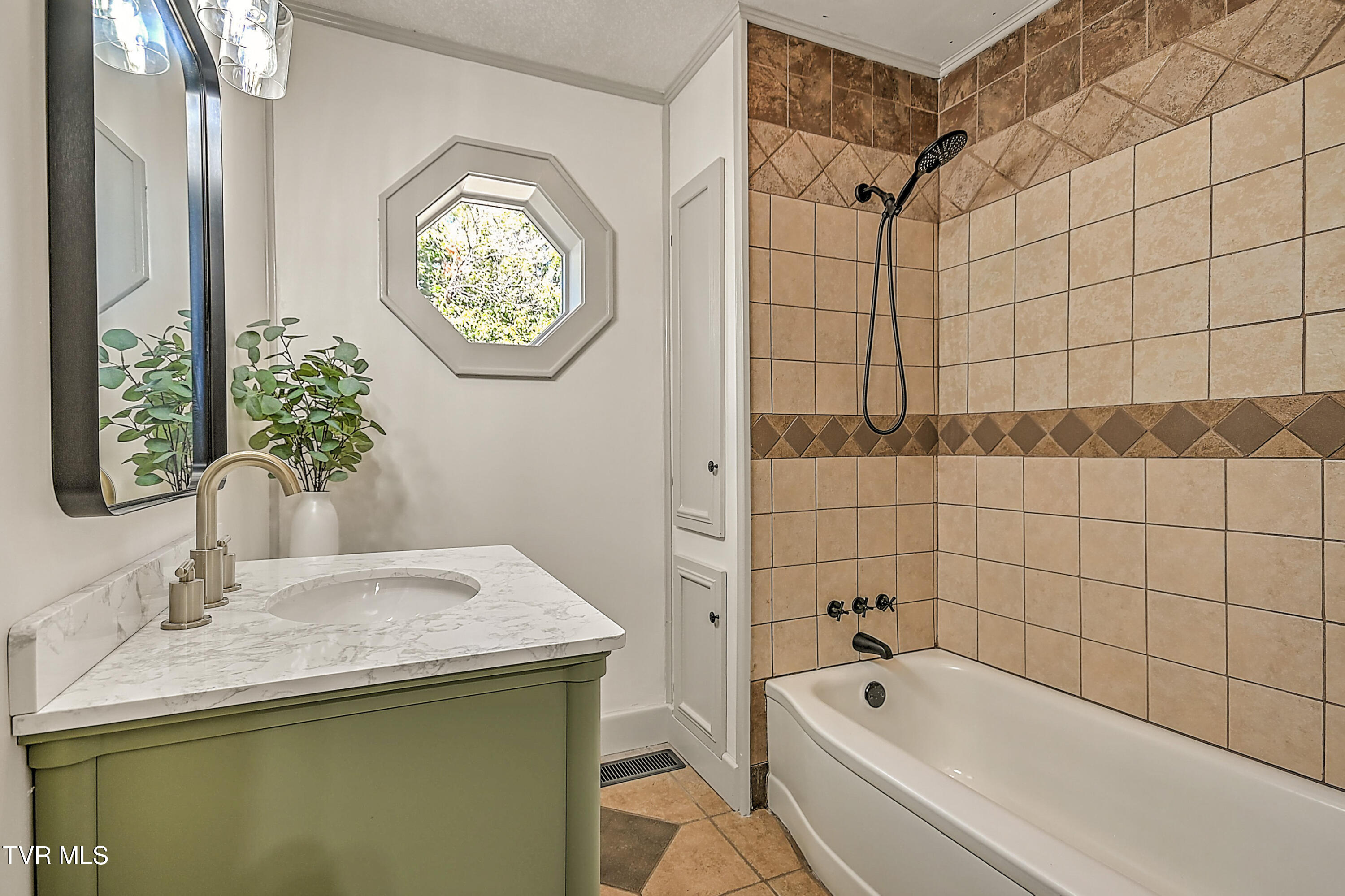 496 Pleasant Grove Road Bluff City, TN 37618 - Photo 16 of 39 496 Pleasant Grove KB-39