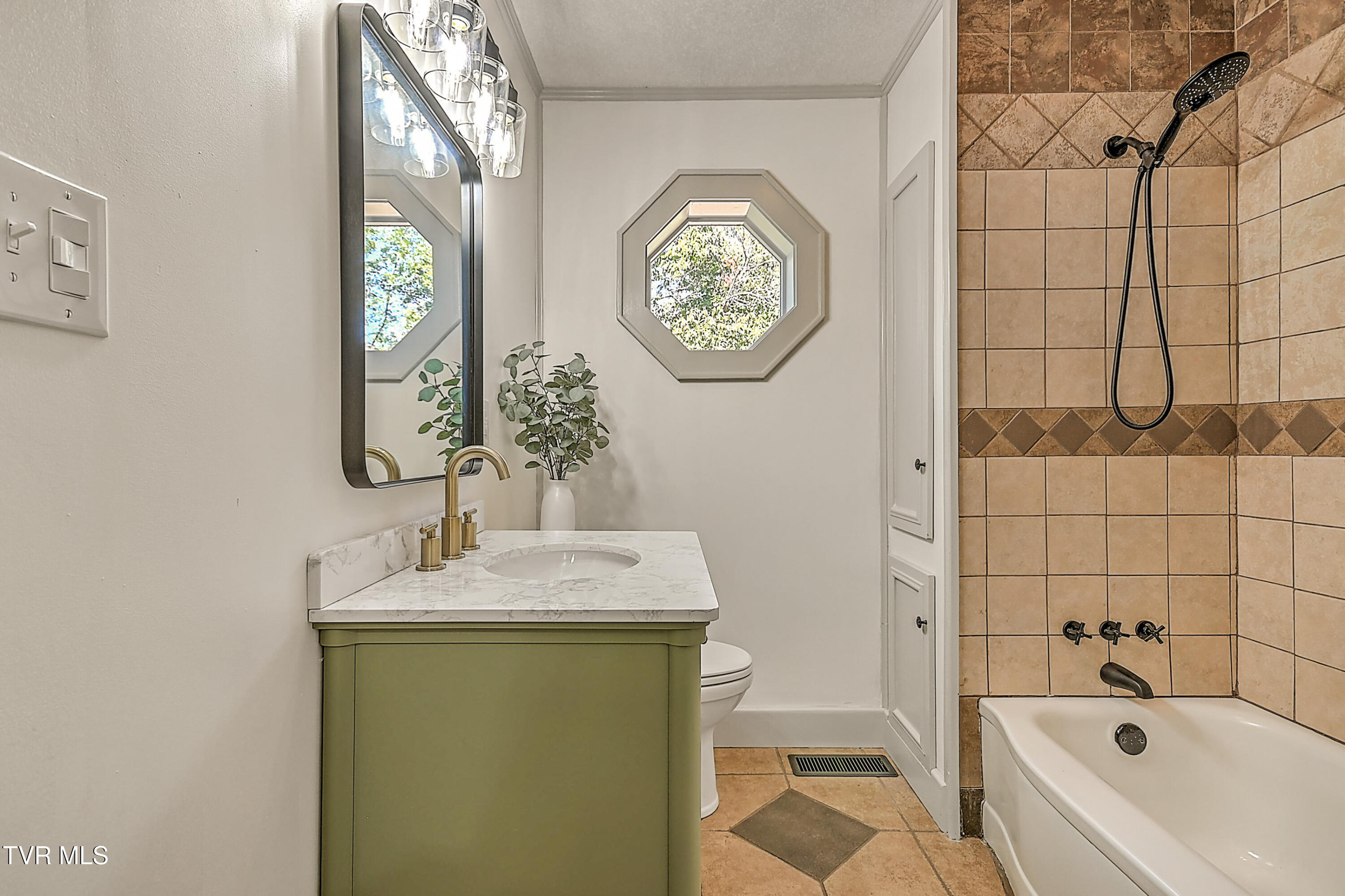 496 Pleasant Grove Road Bluff City, TN 37618 - Photo 17 of 39 496 Pleasant Grove KB-38