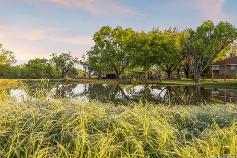 $599,000 | 4416 County Road 117, Floresville, TX 78114