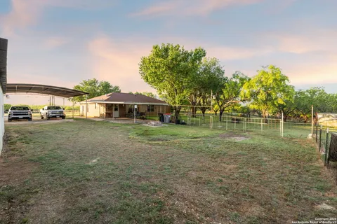 $599,000 | 4416 County Road 117, Floresville, TX 78114