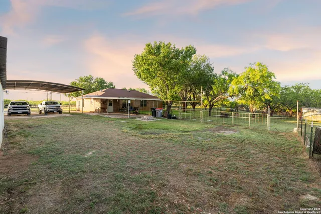 $599,000 | 4416 County Road 117, Floresville, TX 78114