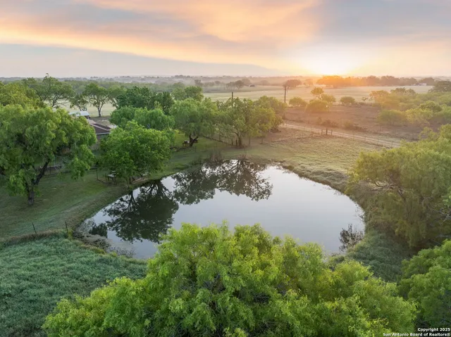 $599,000 | 4416 County Road 117, Floresville, TX 78114